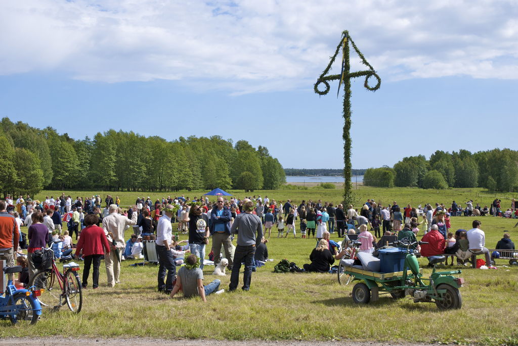 550f0f6c50ef352451cd7f18_uto_midsommar.jpg