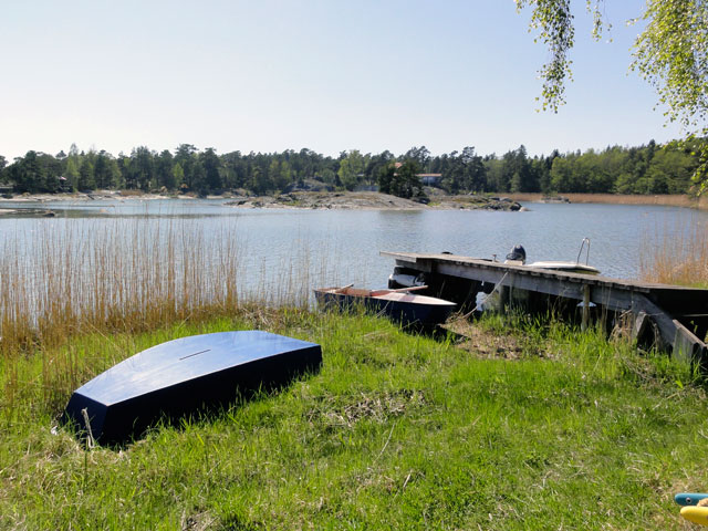 Gunga lugnt vid stugan i Vänsviken på Utö - uthyres sommartid
